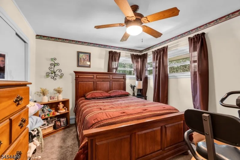 221 Ohio Ave Pohatcong, NJ 08865
