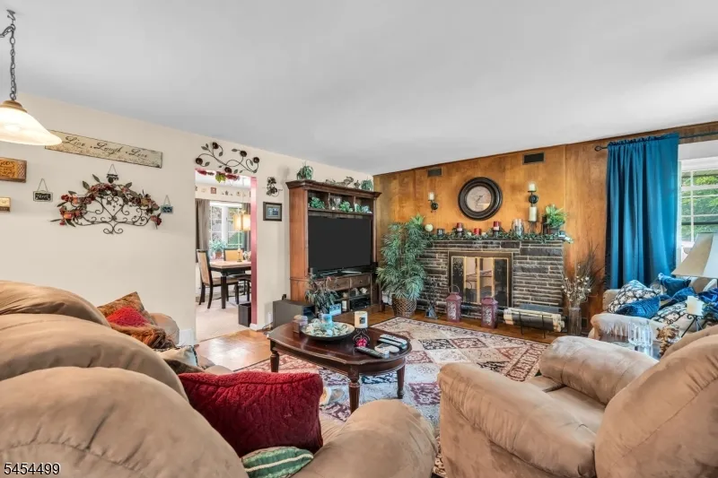 221 Ohio Ave Pohatcong, NJ 08865
