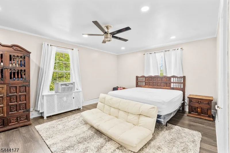 129 S Munn Ave East Orange City, NJ 07018