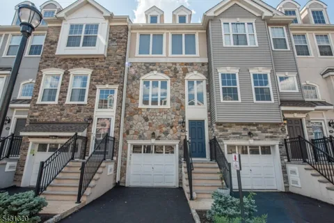 46 Devonshire Dr