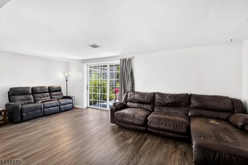 127 W End Ave Newton Town, NJ 07860
