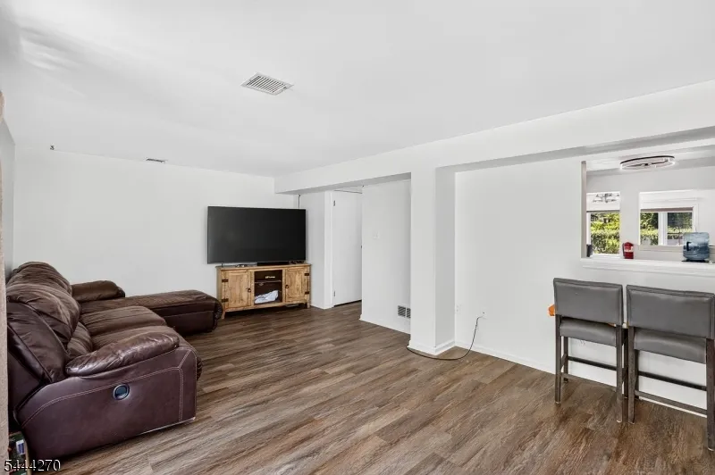 127 W End Ave Newton Town, NJ 07860