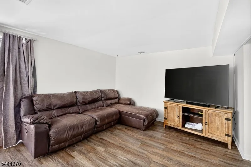 127 W End Ave Newton Town, NJ 07860