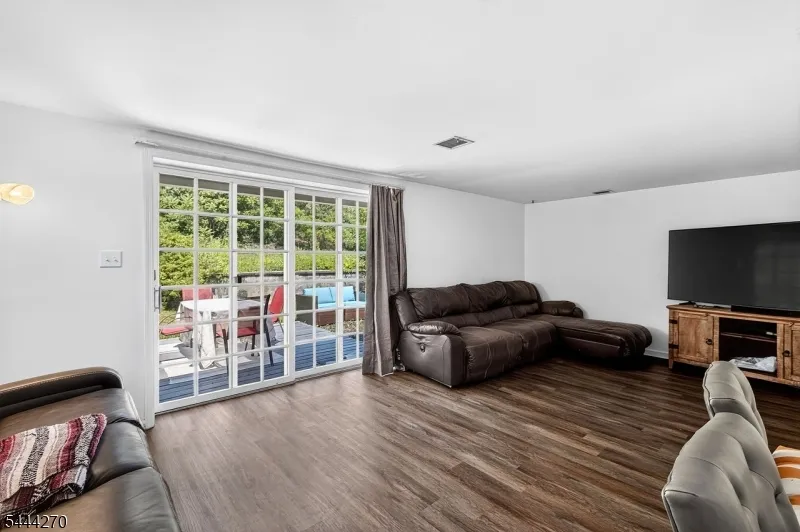 127 W End Ave Newton Town, NJ 07860