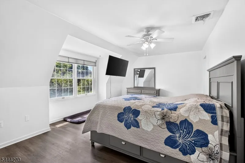 127 W End Ave Newton Town, NJ 07860
