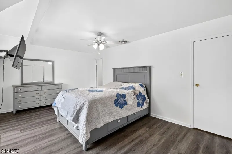127 W End Ave Newton Town, NJ 07860