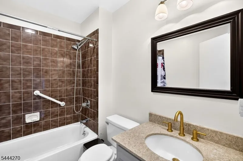 127 W End Ave Newton Town, NJ 07860