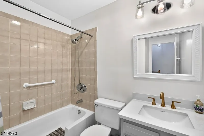 127 W End Ave Newton Town, NJ 07860