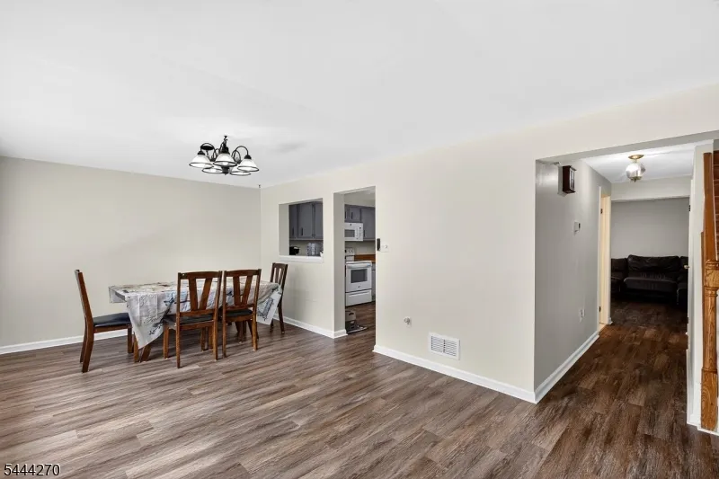 127 W End Ave Newton Town, NJ 07860