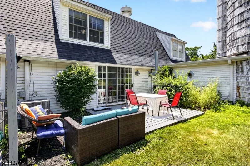 127 W End Ave Newton Town, NJ 07860