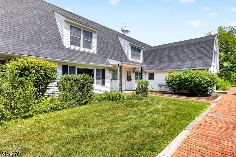 127 W End Ave Newton Town, NJ 07860
