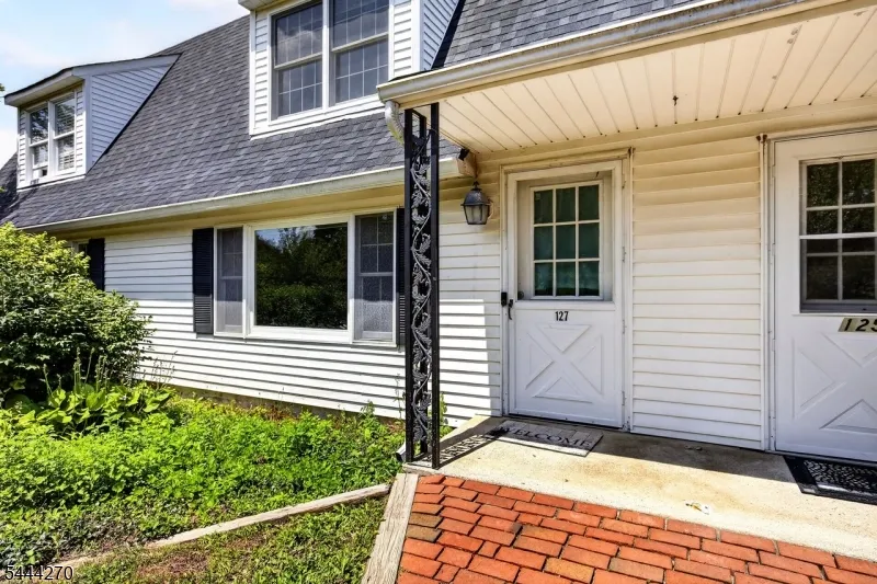 127 W End Ave Newton Town, NJ 07860