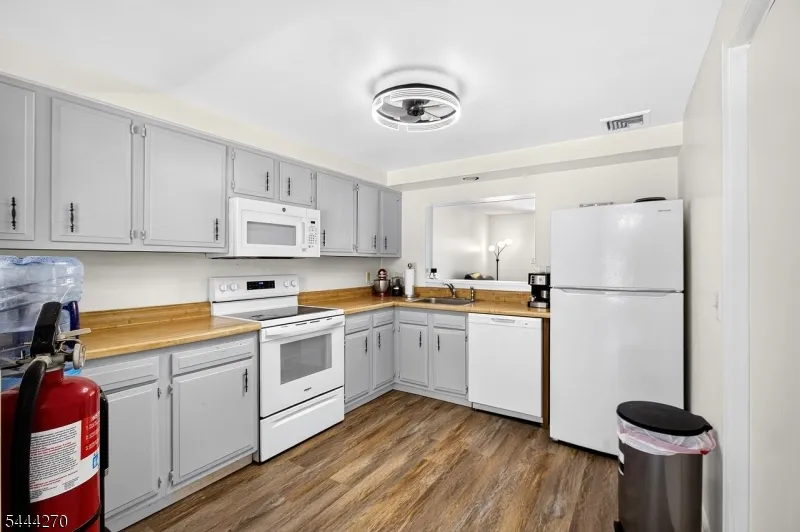 127 W End Ave Newton Town, NJ 07860
