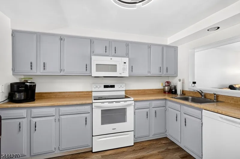 127 W End Ave Newton Town, NJ 07860