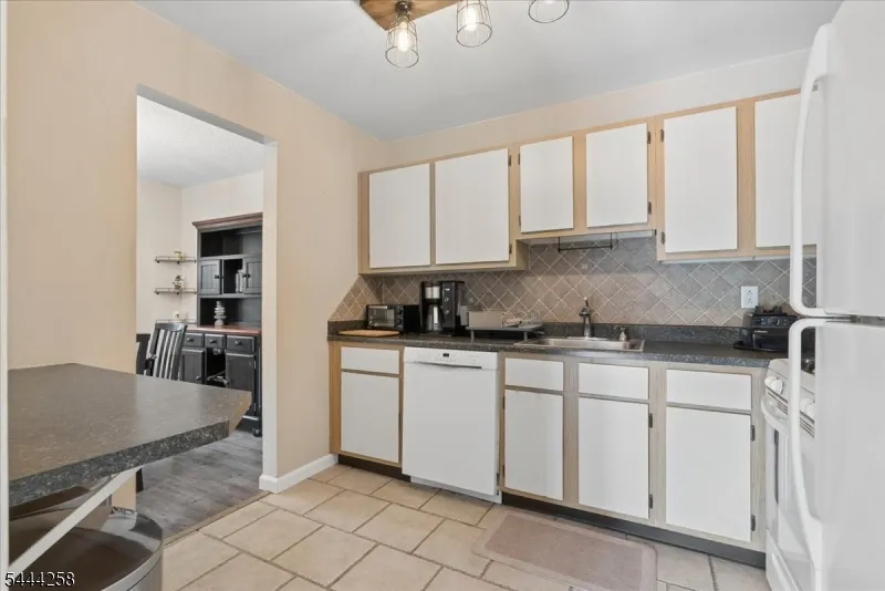 506 Violet Ln Jackson, NJ 08527