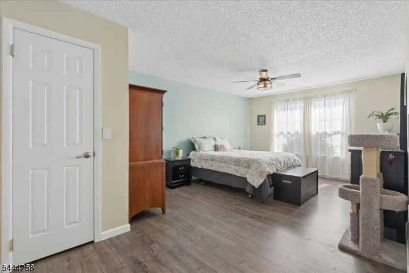 506 Violet Ln Jackson, NJ 08527