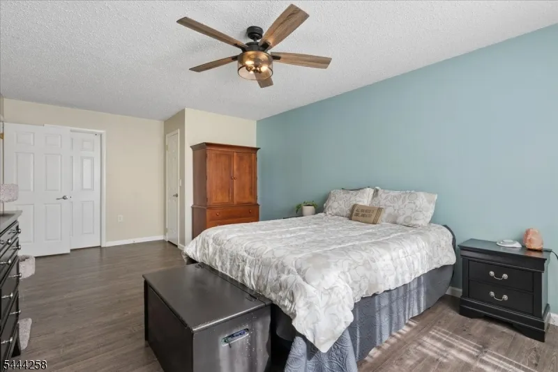 506 Violet Ln Jackson, NJ 08527