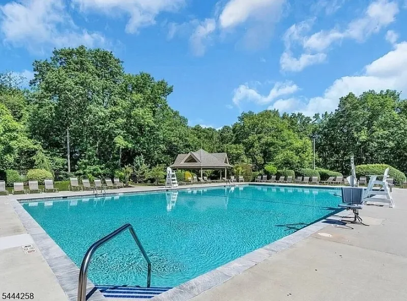 506 Violet Ln Jackson, NJ 08527