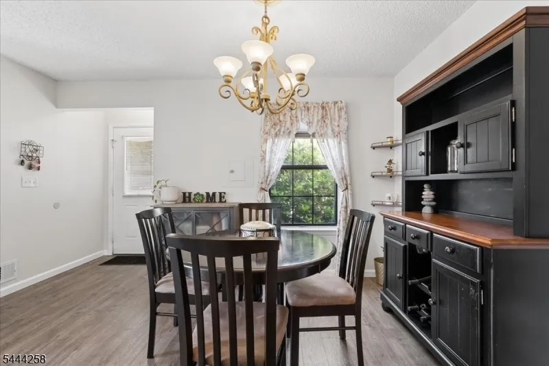506 Violet Ln Jackson, NJ 08527