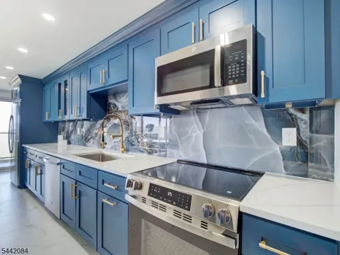 377 S Harrison St #17F Unit 17F