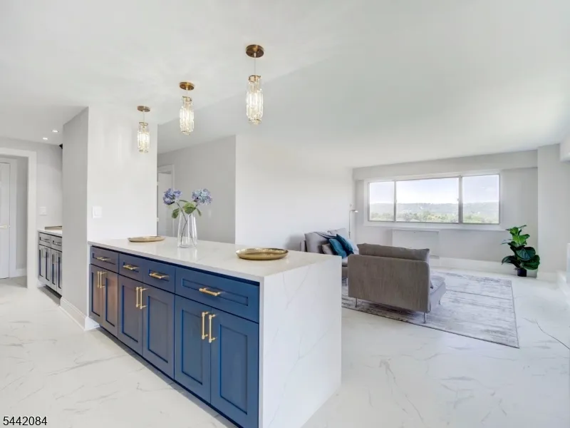 377 S Harrison St #17F Unit 17F East Orange City, NJ 07018
