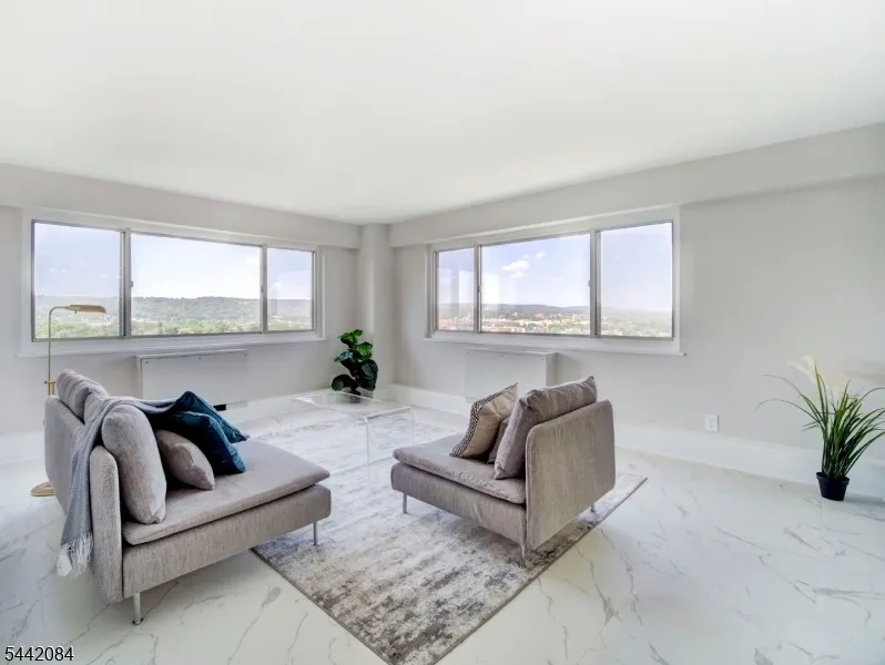 377 S Harrison St #17F Unit 17F East Orange City, NJ 07018