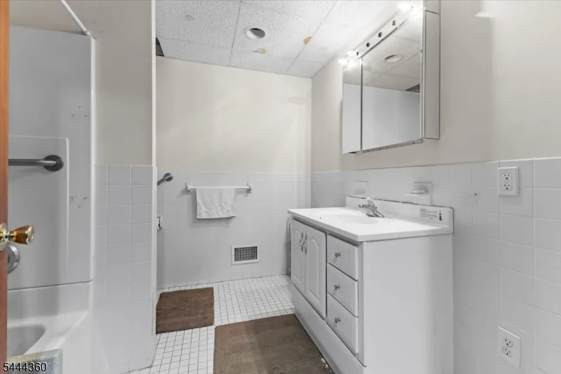 152 County Road 513 Alexandria, NJ 08825