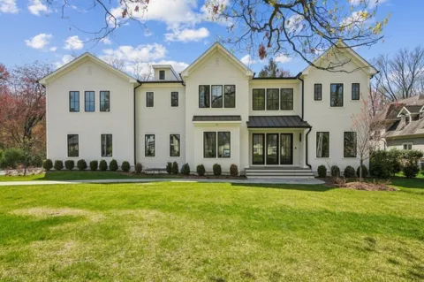 11 Addison Dr