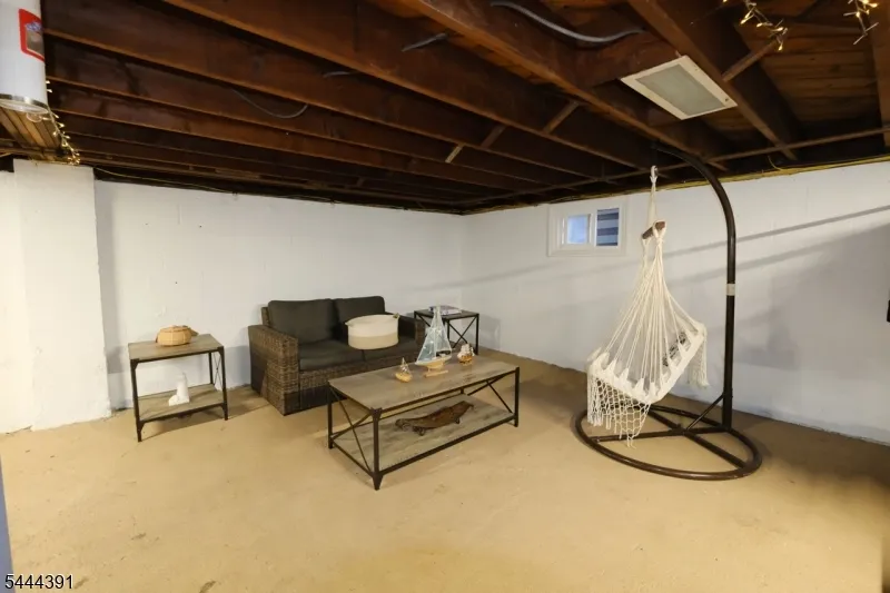 534 Monmouth Ave Linden City, NJ 07036
