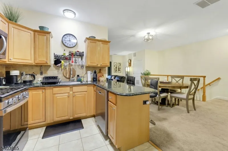 520 Victor St #8 Unit 8 Saddle Brook, NJ 07663