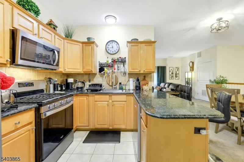 520 Victor St #8 Unit 8 Saddle Brook, NJ 07663