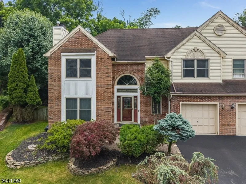 16 Woodland Ter Bloomsbury, NJ 08804