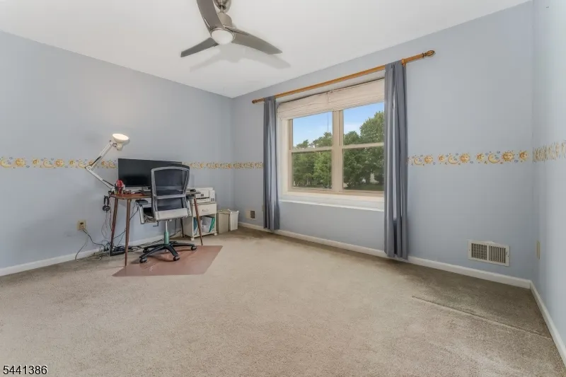 16 Woodland Ter Bloomsbury, NJ 08804