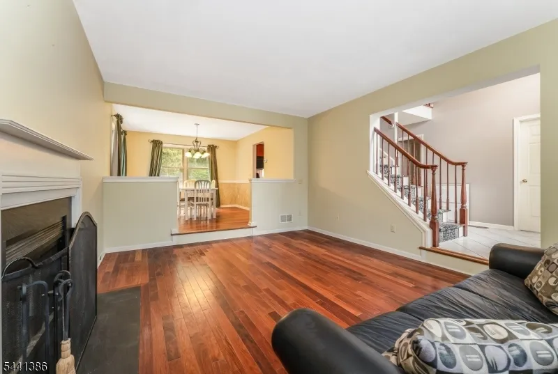 16 Woodland Ter Bloomsbury, NJ 08804