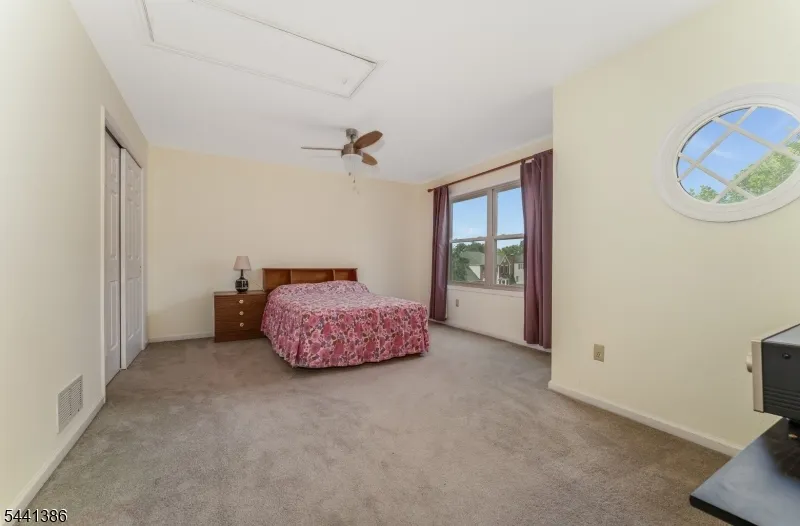 16 Woodland Ter Bloomsbury, NJ 08804