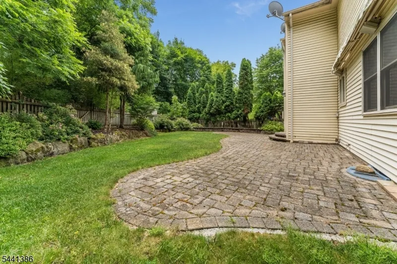 16 Woodland Ter Bloomsbury, NJ 08804