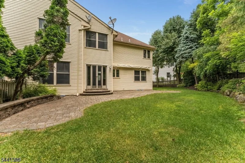 16 Woodland Ter Bloomsbury, NJ 08804