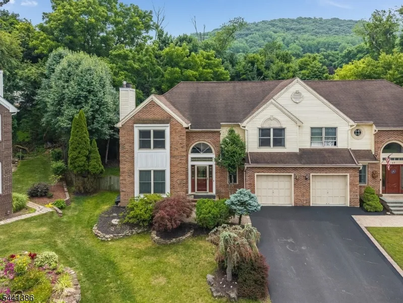 16 Woodland Ter Bloomsbury, NJ 08804
