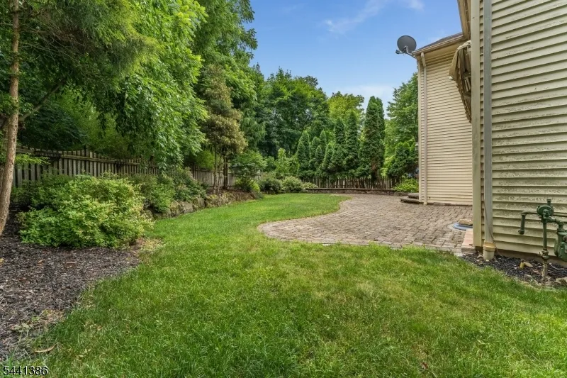 16 Woodland Ter Bloomsbury, NJ 08804