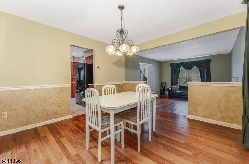 16 Woodland Ter Bloomsbury, NJ 08804