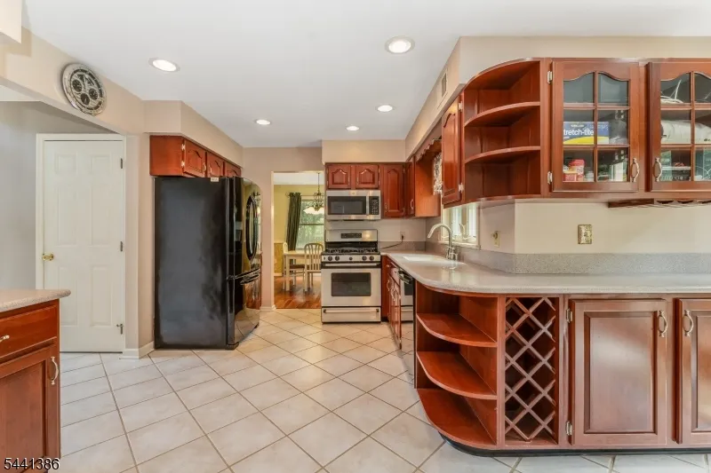 16 Woodland Ter Bloomsbury, NJ 08804