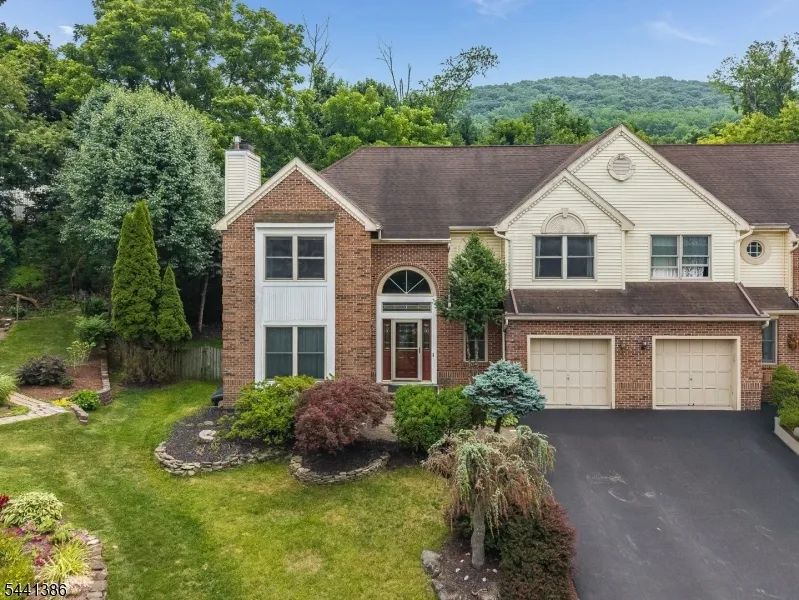 16 Woodland Ter Bloomsbury, NJ 08804