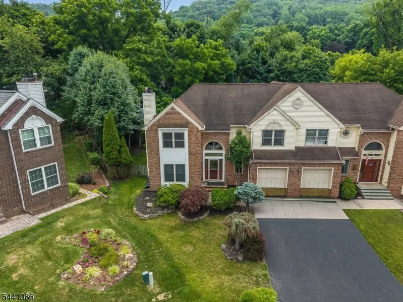 16 Woodland Ter Bloomsbury, NJ 08804
