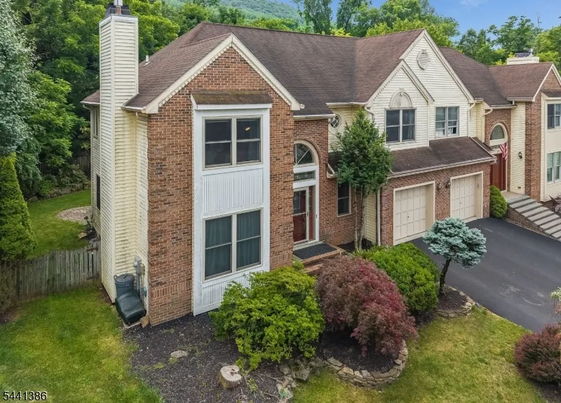 16 Woodland Ter Bloomsbury, NJ 08804