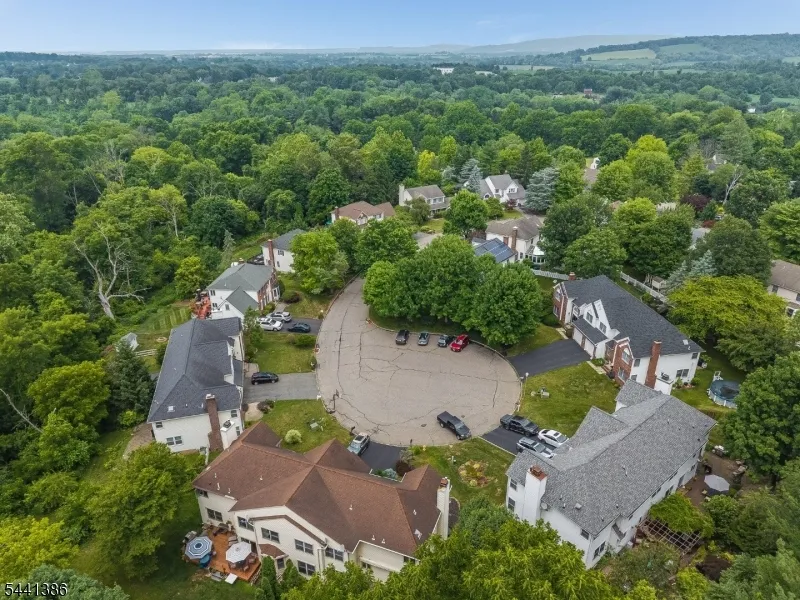 16 Woodland Ter Bloomsbury, NJ 08804