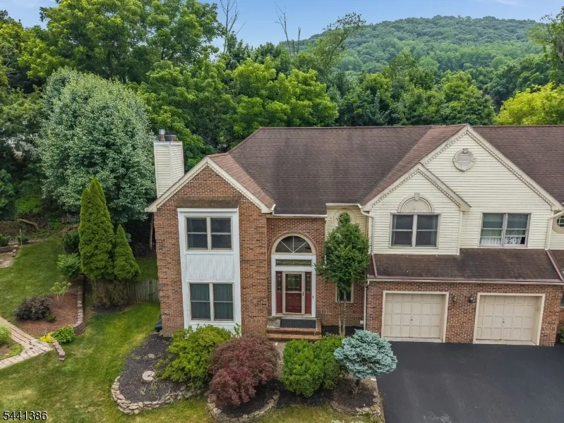 16 Woodland Ter Bloomsbury, NJ 08804