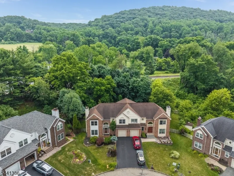 16 Woodland Ter Bloomsbury, NJ 08804