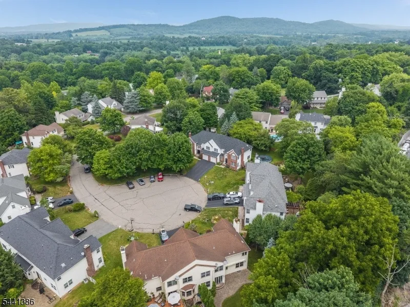 16 Woodland Ter Bloomsbury, NJ 08804