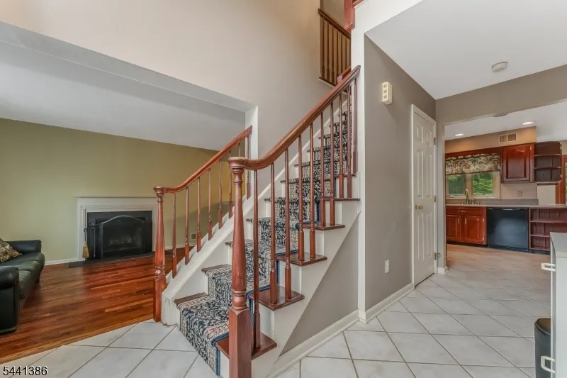 16 Woodland Ter Bloomsbury, NJ 08804