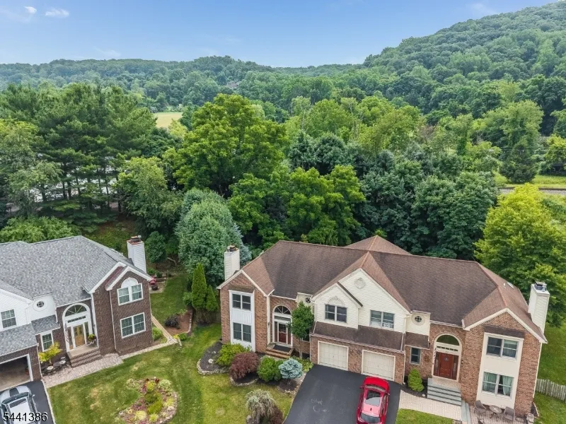 16 Woodland Ter Bloomsbury, NJ 08804